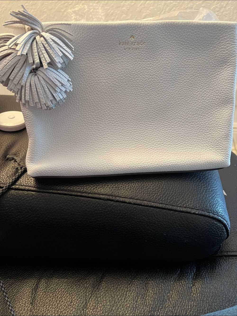 KATE SPADE NWOT WHITE PEBBLED LEATHER CLUTCH WITH POM POMS